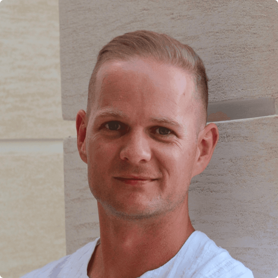 Richard Dos Santos, Co-Founder and COO/CTO of Snakker.io